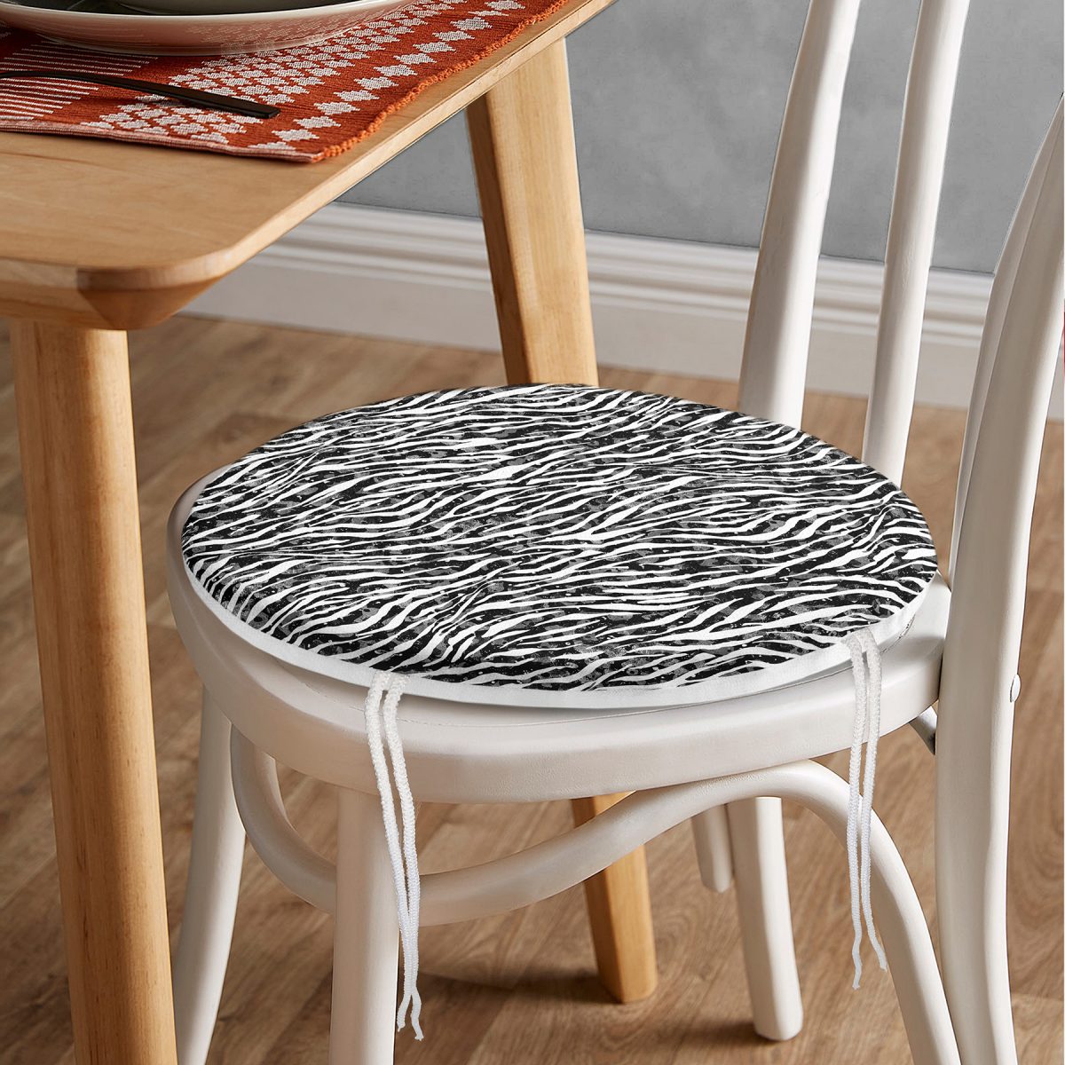 Zebra Desenli Özel Tasarım Yuvarlak Fermuarlı Sandalye Minderi Realhomes