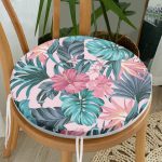 - RealHomes Yuvarlak Fermuarlı Minder - Realhomes Pembe Zeminde Canlı Tropik Yaprakları Dijital Baskılı Yuvarlak Fermuarlı Sandalye Minderi Realhomes