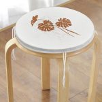 - RealHomes Yuvarlak Fermuarlı Minder - Realhomes  Gri Zeminde Palmiye Yaprakları Motifli Yuvarlak Fermuarlı Sandalye Minderi Realhomes