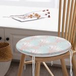 - RealHomes Yuvarlak Fermuarlı Minder - Realhomes Renkli Zemin Üzerinde Beyaz Ve Pembe Yaprak Motifli Yuvarlak Fermuarlı Sandalye Minderi Realhomes