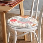 - RealHomes Yuvarlak Fermuarlı Minder - Realhomes  Realhomes Kırmızı Ve Turuncu Puantiyeli Zeminde Karakalem Çiçek Motifli Modern Yuvarlak Fermuarlı Sandalye Minderi Realhomes