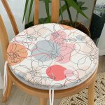 - RealHomes Yuvarlak Fermuarlı Minder - Realhomes  Realhomes Kırmızı Ve Turuncu Puantiyeli Zeminde Karakalem Çiçek Motifli Modern Yuvarlak Fermuarlı Sandalye Minderi Realhomes