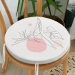 - RealHomes Yuvarlak Fermuarlı Minder - Realhomes Gri Zemin Üzerinde Karakalem Çiçek Çizimli Modern Yuvarlak Fermuarlı Sandalye Minderi Realhomes