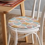 - RealHomes Yuvarlak Fermuarlı Minder - Realhomes Mavi Ve Kahverengi Puantiye Zeminli Karakalem Çizim Çiçek Motifli Yuvarlak Fermuarlı Sandalye Minderi Realhomes