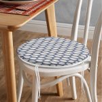 - RealHomes Yuvarlak Fermuarlı Minder - Realhomes  Lacivert Kot Zemin Üzerinde Gri Su Damlacıklı Yuvarlak Fermuarlı Sandalye Minderi Realhomes