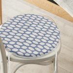- RealHomes Yuvarlak Fermuarlı Minder - Realhomes  Lacivert Kot Zemin Üzerinde Gri Su Damlacıklı Yuvarlak Fermuarlı Sandalye Minderi Realhomes