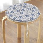 Gri Kot Zemin Üzerinde Kristal Taneleri Motifli Yuvarlak Fermuarlı Sandalye Minderi Realhomes