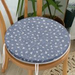 - RealHomes Yuvarlak Fermuarlı Minder - Realhomes Lacivert Kot Zemin Üzerinde Yıldız Motifli Yuvarlak Fermuarlı Sandalye Minderi Realhomes