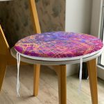 - RealHomes Yuvarlak Fermuarlı Minder - Realhomes Mor Zeminde Geometrik Çizgi Tasarımlı Yuvarlak Fermuarlı Sandalye Minderi Realhomes