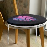 - RealHomes Yuvarlak Fermuarlı Minder - Realhomes Siyah Zeminli Tropik Yapraklı Modern Yuvarlak Fermuarlı Sandalye Minderi Realhomes