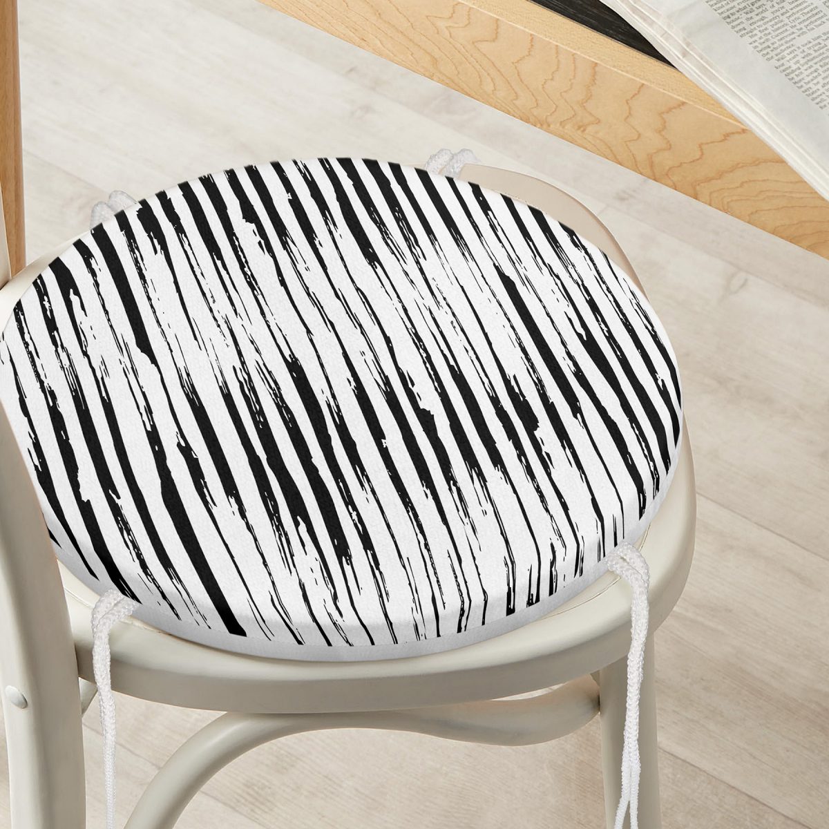 Siyah Beyaz Modern Çizgili Yuvarlak Fermuarlı Sandalye Minderi Realhomes