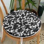 - RealHomes Yuvarlak Fermuarlı Minder - Realhomes Beyaz Zeminde Anlamsız Çizgiler Desenli Yuvarlak Fermuarlı Sandalye Minderi Realhomes