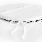 - RealHomes Yuvarlak Fermuarlı Minder - Realhomes Beyaz Zeminde Anlamsız Çizgiler Desenli Yuvarlak Fermuarlı Sandalye Minderi Realhomes