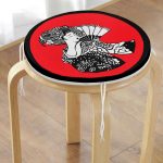 - RealHomes Yuvarlak Fermuarlı Minder - Realhomes Siyah ve Kırmızı Zeminde Gri Japon Kız Motifli Yuvarlak Fermuarlı Sandalye Minderi Realhomes