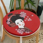 Beyaz ve Kırmızı Zeminde Papatya Tasarımlı Japon Kız Modern Yuvarlak Fermuarlı Sandalye Minderi Realhomes