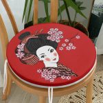 - RealHomes Yuvarlak Fermuarlı Minder - Realhomes Siyah ve Kırmızı Zeminde Papatya Tasarımlı Japon Kız Modern Yuvarlak Fermuarlı Sandalye Minderi Realhomes