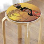 Gün Batımında Ağaç Zeminli Afrika Kadın Motifli Yuvarlak Fermuarlı Sandalye Minderi Realhomes