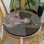 - RealHomes Yuvarlak Fermuarlı Minder - Realhomes  Gri Zemin Desenli Siyahi Kadın Motifli Yuvarlak Fermuarlı Sandalye Minderi Realhomes