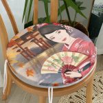 - RealHomes Yuvarlak Fermuarlı Minder - Realhomes  Gül Motifli Yelpaze Tutan Japon Kadın Motifli Yuvarlak Fermuarlı Sandalye Minderi Realhomes