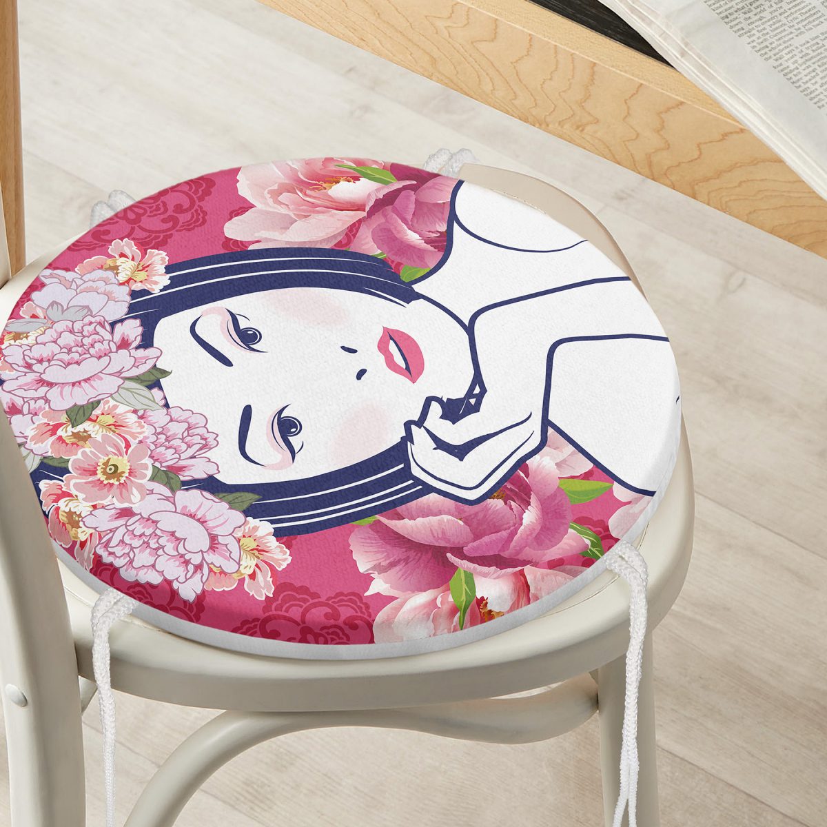 Çiçek Taçlı Japon Kadın Figürlü Yuvarlak Fermuarlı Sandalye Minderi Realhomes