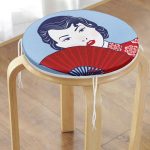 - RealHomes Yuvarlak Fermuarlı Minder - Realhomes  Kırmızı Yelpazeli Mavi Zeminli Japon Kadın Modern Yuvarlak Fermuarlı Sandalye Minderi Realhomes