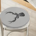 - RealHomes Yuvarlak Fermuarlı Minder - Realhomes  Gri Zeminde Geometrik Geyik Çizimli Modern Yuvarlak Fermuarlı Sandalye Minderi Realhomes