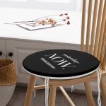 - RealHomes Yuvarlak Fermuarlı Minder - Realhomes  Siyah Zeminde NOW Yazılı Modern Yuvarlak Fermuarlı Sandalye Minderi Realhomes