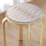 - RealHomes Yuvarlak Fermuarlı Minder - Realhomes Gri Zeminde Geometrik Desenli Dijital Baskılı Yuvarlak Fermuarlı Sandalye Minderi Realhomes