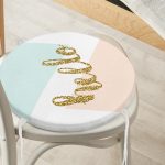 - RealHomes Yuvarlak Fermuarlı Minder - Realhomes Gold Hello Yazılı Modern Motifler Dijital Baskılı Modern Yuvarlak Fermuarlı Sandalye Minderi Realhomes