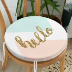 - RealHomes Yuvarlak Fermuarlı Minder - Realhomes Gold Hello Yazılı Modern Motifler Dijital Baskılı Modern Yuvarlak Fermuarlı Sandalye Minderi Realhomes