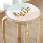 - RealHomes Yuvarlak Fermuarlı Minder - Realhomes Gold Hello Yazılı Modern Motifler Dijital Baskılı Modern Yuvarlak Fermuarlı Sandalye Minderi Realhomes