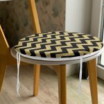 Siyah Zeminde Gold Kalp Desenli Dijital Baskılı Modern Yuvarlak Fermuarlı Sandalye Minderi Realhomes