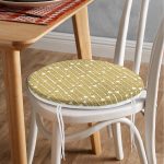 - RealHomes Yuvarlak Fermuarlı Minder - Realhomes Gold Zeminde Ok Çizimli Dijital Baskılı Modern Yuvarlak Fermuarlı Sandalye Minderi Realhomes