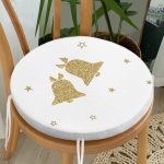 - RealHomes Yuvarlak Fermuarlı Minder - Realhomes  Beyaz Zeminde Gold Renkli Çan Desenli Dijital Baskılı Modern Yuvarlak Fermuarlı Sandalye Minderi Realhomes