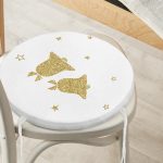 - RealHomes Yuvarlak Fermuarlı Minder - Realhomes  Beyaz Zeminde Gold Renkli Çan Desenli Dijital Baskılı Modern Yuvarlak Fermuarlı Sandalye Minderi Realhomes