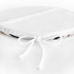 - RealHomes Yuvarlak Fermuarlı Minder - Realhomes  Beyaz Zemin Üzerinde Gold Ve Siyah Renkli Çizgiler Dijital Baskılı Modern Yuvarlak Fermuarlı Sandalye Minderi Realhomes