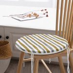 - RealHomes Yuvarlak Fermuarlı Minder - Realhomes  Beyaz Zeminde Gold Ve Siyah Çizgili Dijital Baskılı Modern Yuvarlak Fermuarlı Sandalye Minderi Realhomes