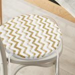- RealHomes Yuvarlak Fermuarlı Minder - Realhomes  Beyaz Zeminde Gold Zikzak Desenli Dijital Baskılı Modern Yuvarlak Fermuarlı Sandalye Minderi Realhomes