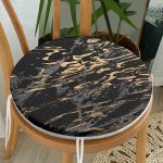 - RealHomes Yuvarlak Fermuarlı Minder - Realhomes Gri Siyah Zemin Üzerinde Gold Detaylı Çizim Desenli Dijital Baskılı Modern Yuvarlak Fermuarlı Sandalye Minderi Realhomes