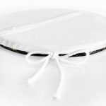 - RealHomes Yuvarlak Fermuarlı Minder - Realhomes Gri Siyah Zemin Üzerinde Gold Detaylı Çizim Desenli Dijital Baskılı Modern Yuvarlak Fermuarlı Sandalye Minderi Realhomes