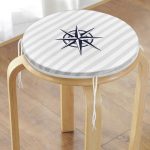 Gri Beyaz Zeminde Pusula Desenli Dijital Baskılı Modern Yuvarlak Fermuarlı Sandalye Minderi Realhomes