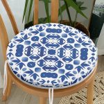 - RealHomes Yuvarlak Fermuarlı Minder - Realhomes  Beyaz Zemin Üzerinde Çini Desenli Dijital Baskılı Modern Yuvarlak Fermuarlı Sandalye Minderi Realhomes