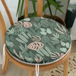 - RealHomes Yuvarlak Fermuarlı Minder - Realhomes  Siyah Zemin Üzerinde Renkli Çiçek Desenli Dijital Baskılı Modern Yuvarlak Fermuarlı Sandalye Minderi Realhomes