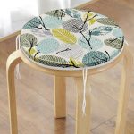 - RealHomes Yuvarlak Fermuarlı Minder - Realhomes  Beyaz Zemin Üzerinde Yaprak Desenli Dijital Baskılı Modern Yuvarlak Fermuarlı Sandalye Minderi Realhomes