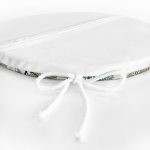 - RealHomes Yuvarlak Fermuarlı Minder - Realhomes  Beyaz Zemin Üzerinde Yaprak Desenli Dijital Baskılı Modern Yuvarlak Fermuarlı Sandalye Minderi Realhomes