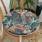 Siyah Zemin Üzerinde Onedraw Çizimli Yaprak Motifli Dijital Baskılı Modern Yuvarlak Fermuarlı Sandalye Minderi Realhomes