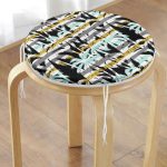 - RealHomes Yuvarlak Fermuarlı Minder - Realhomes  Beyaz Zemin Üzerinde Renkli Çizgili Yaprak Desenli Dijital Baskılı Modern Yuvarlak Fermuarlı Sandalye Minderi Realhomes