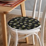 - RealHomes Yuvarlak Fermuarlı Minder - Realhomes  Siyah Zemin Üzerinde Papatya Desenli Dijital Baskılı Modern Yuvarlak Fermuarlı Sandalye Minderi Realhomes