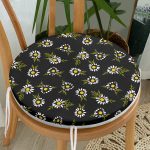 - RealHomes Yuvarlak Fermuarlı Minder - Realhomes  Siyah Zemin Üzerinde Papatya Desenli Dijital Baskılı Modern Yuvarlak Fermuarlı Sandalye Minderi Realhomes