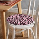 - RealHomes Yuvarlak Fermuarlı Minder - Realhomes  Siyah Zemin Üzerinde Pembe Renkli Çizim Dijital Baskılı Modern Yuvarlak Fermuarlı Sandalye Minderi Realhomes